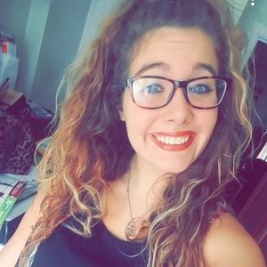 Meet your Posher, Alexis